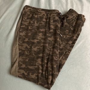 🤍3 for $10🤍 Large camo sweatpants